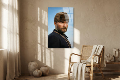 Atatürk Renkli Kalpaklı Yakın Çekim